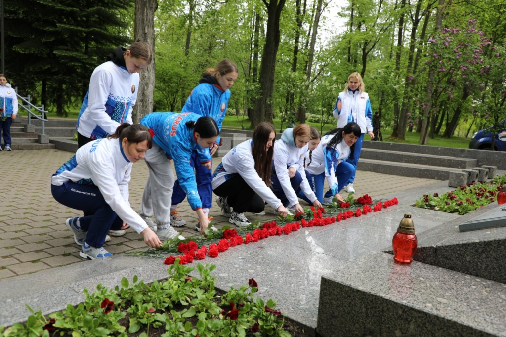 В Лошицком парке самбисты почтили память погибших при освобождении Минска изображение 4 В Лошицком парке самбисты почтили память погибших при освобождении Минска изображение 3