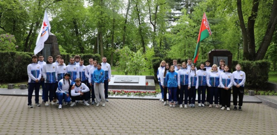 В Лошицком парке самбисты почтили память погибших при освобождении Минска изображение 11