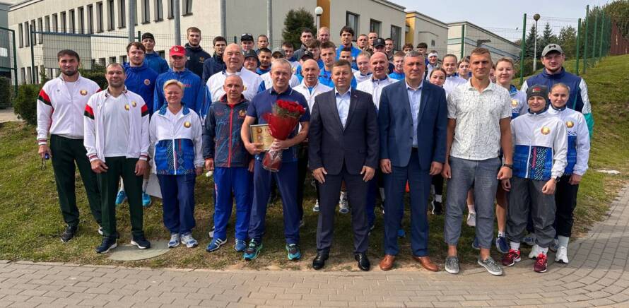Вручена грамота тренеру национальной команды Республики Беларусь по боксу Пьянову Сергею Владимировичу. изображение 1