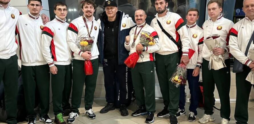 Сегодня ночью в национальном аэропорте «Минск» торжественно встретили национальную команду Республики Беларусь по боксу с чемпионата мира который проходил в Объединенных Арабских Эмиратах изображение 9